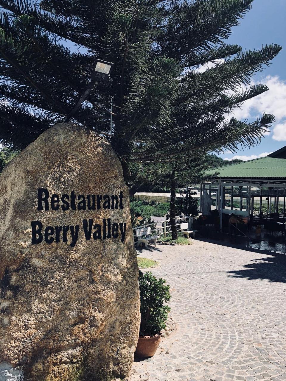 Berry Valley Homestay Далат Экстерьер фото
